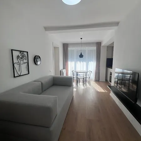 Modern In Apartmán Tirana